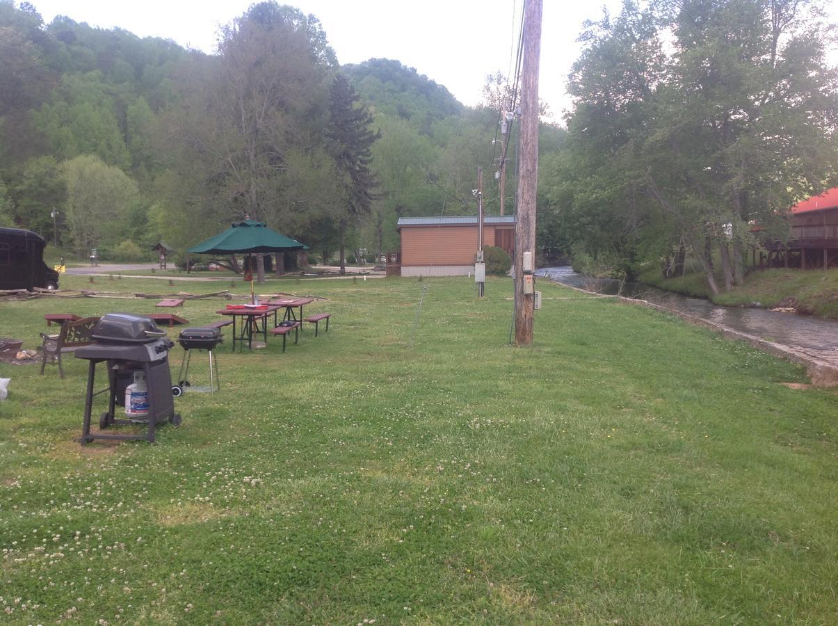 Qualla Cabins And Motel Cherokee Near Casino Whittier Екстер'єр фото